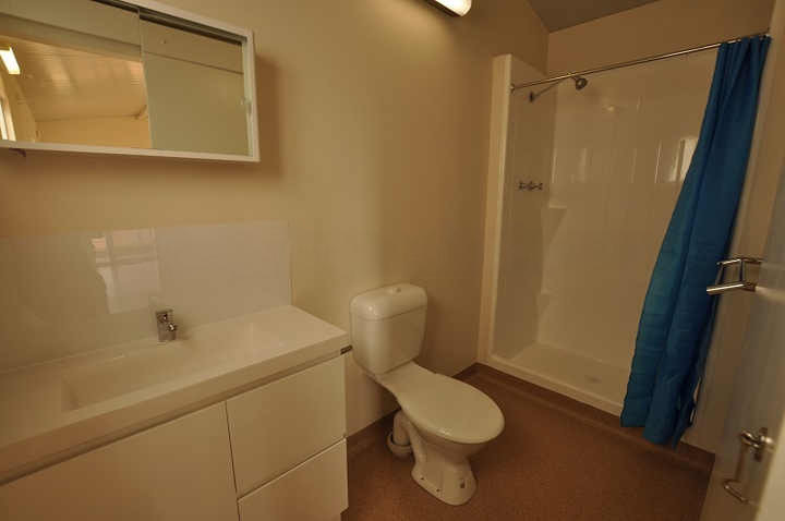 KLW-750 Cabin With Bathroom & Kitchen (320sqft)