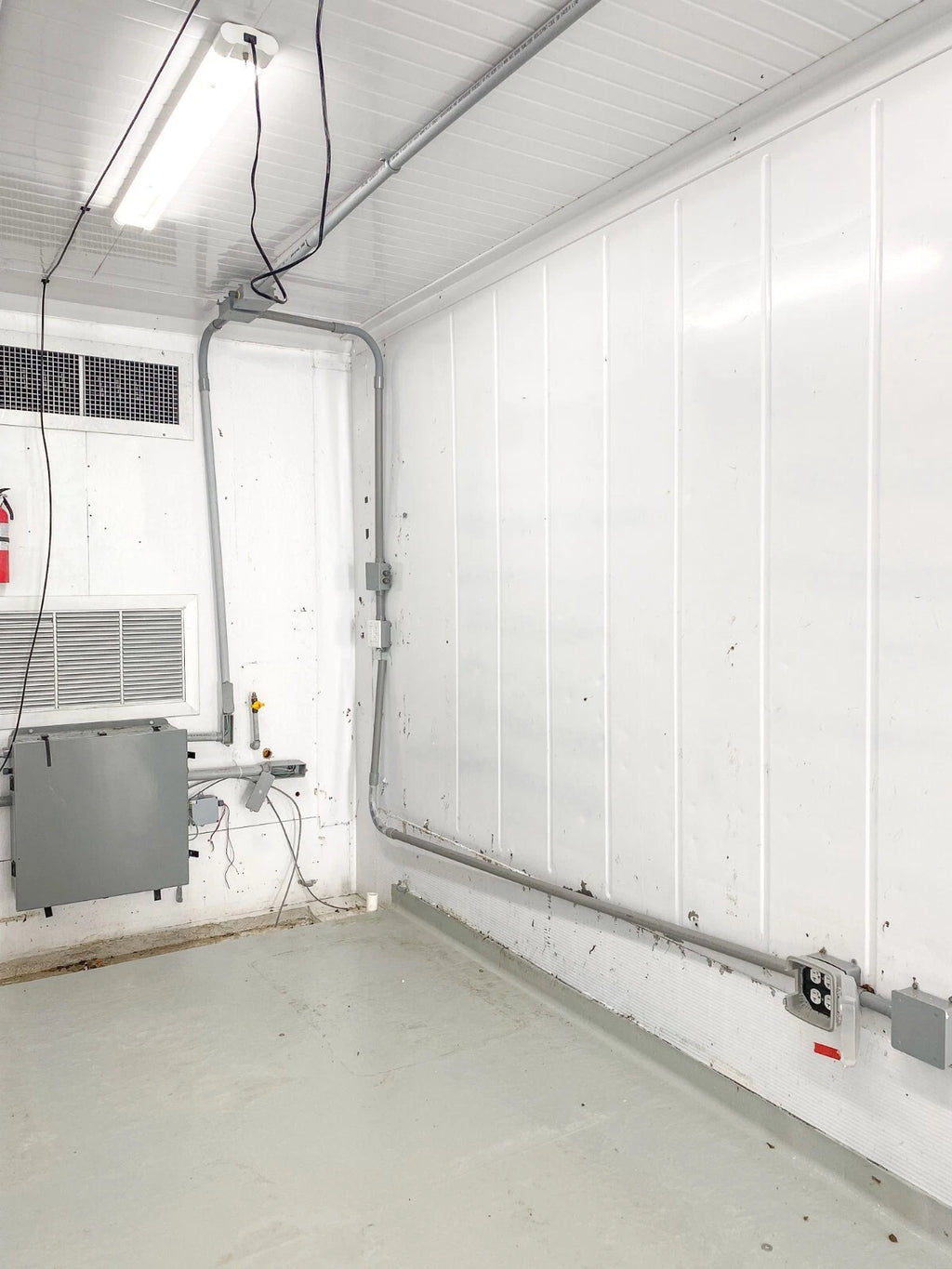 40 Foot High Cube Insulated Shipping Container with 5 Ton Bard HVAC